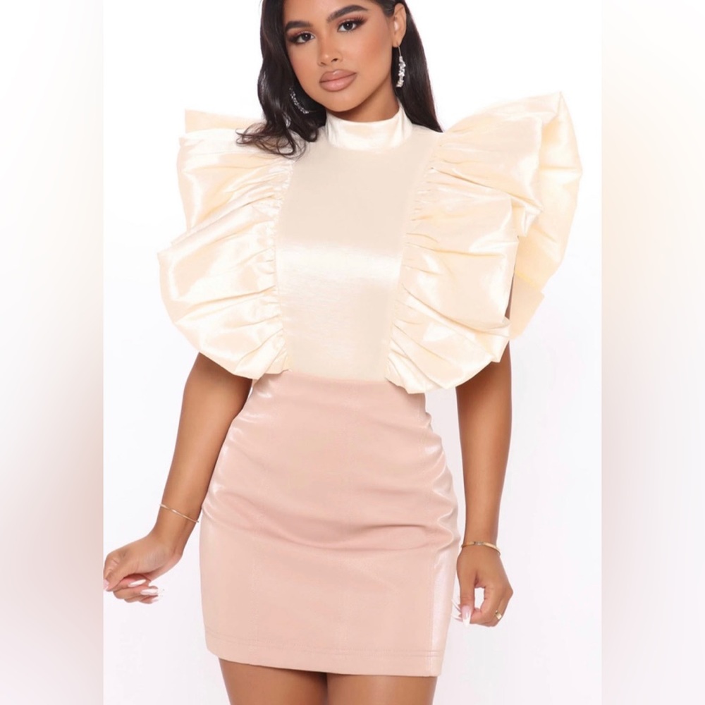 Fashion nova push baby
bodysuit sz Xs